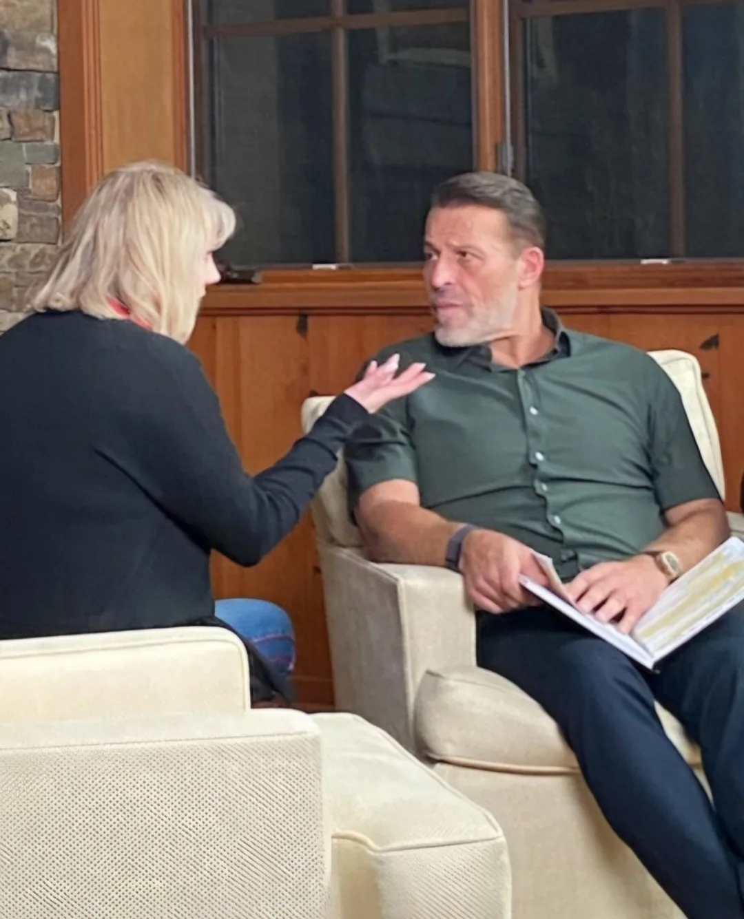 Kerrie Lee Brown interviewing Tony Robbins for SUCCESS